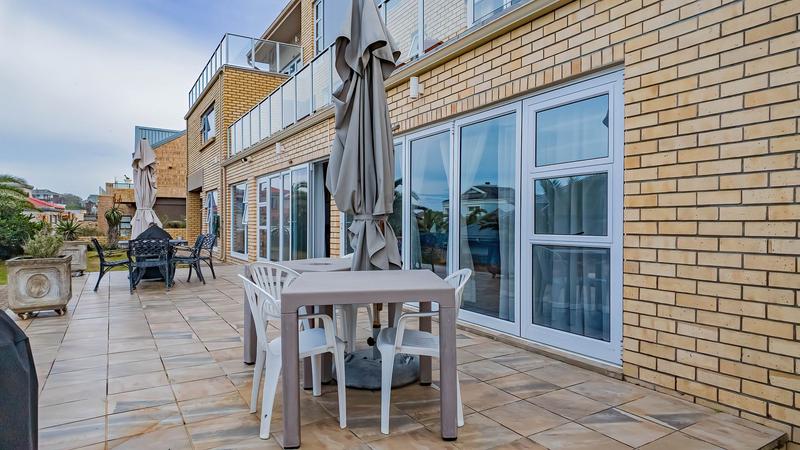 9 Bedroom Property for Sale in Outeniqua Strand Western Cape